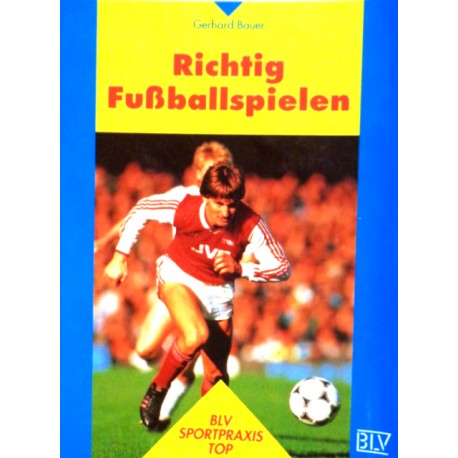 Richtig Fußballspielen. Von Gerhard Bauer (1996).